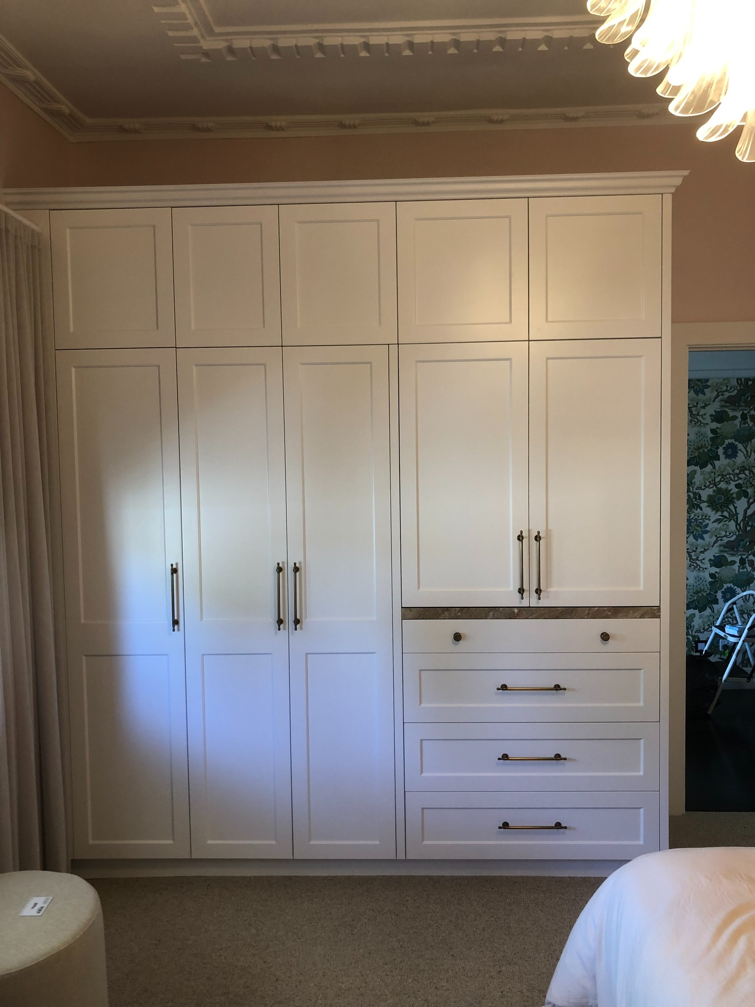 Storage drawers with soft-close hinges